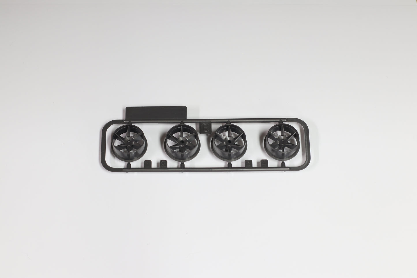 Tamiya Medium Dia. Spiral Wheels (Gray)