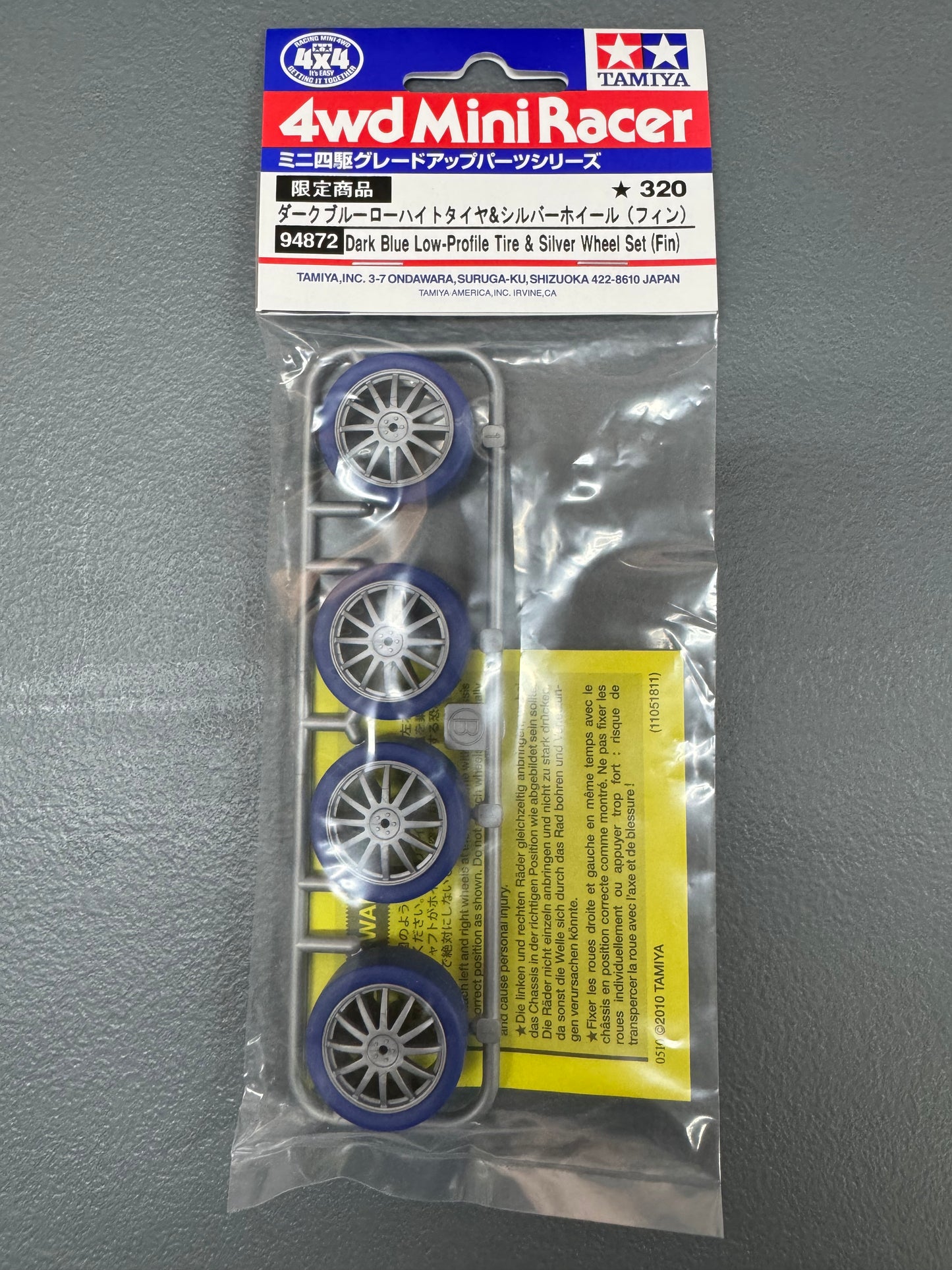 Tamiya 94872 Dark Blue Low-Profile Tire & Silver Wheel Set (Fin)