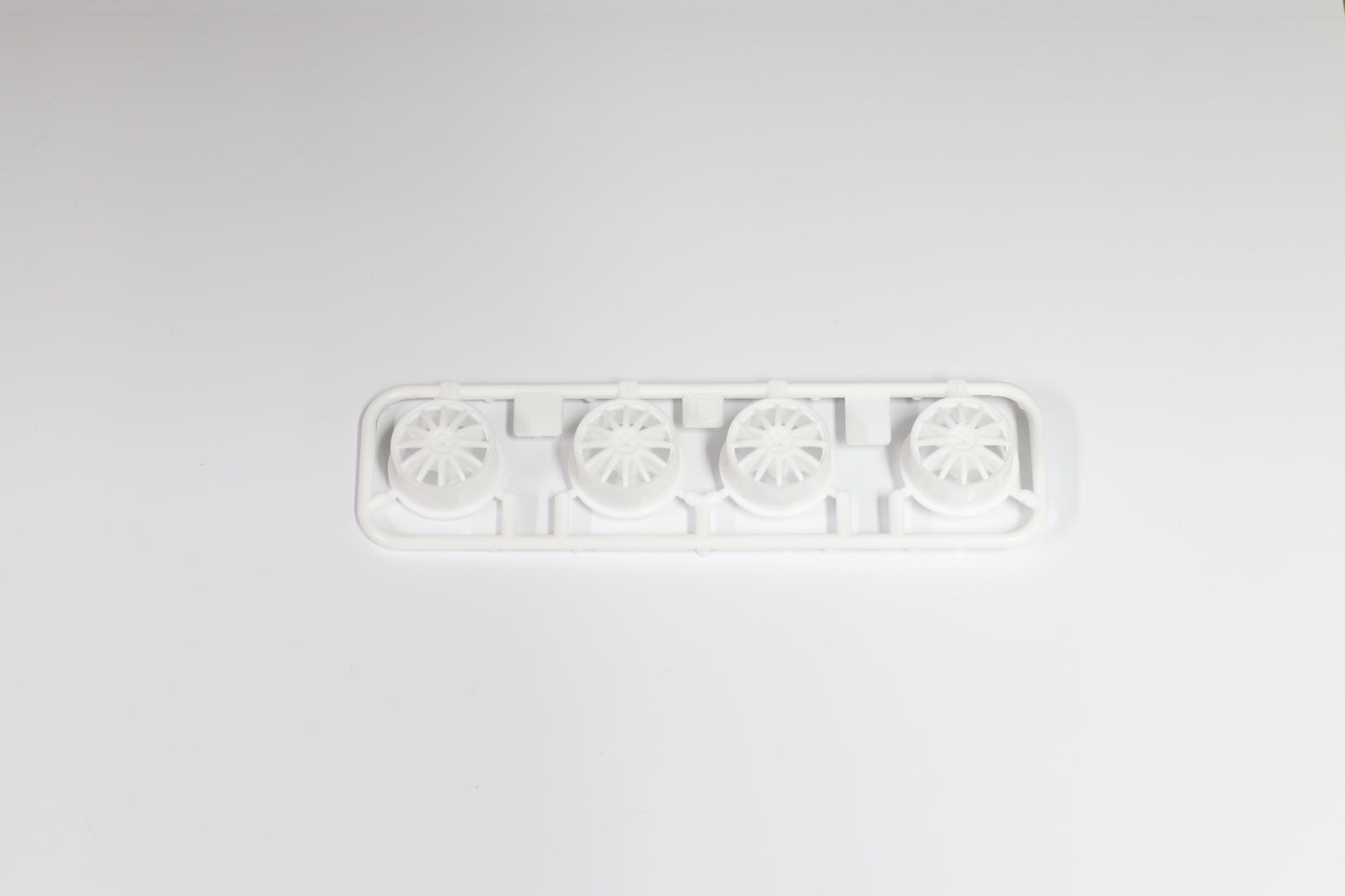 Tamiya Medium Dia. Fin Wheels (White)